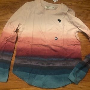 Hombre girls brand new Abercrombie and Fitch shirt